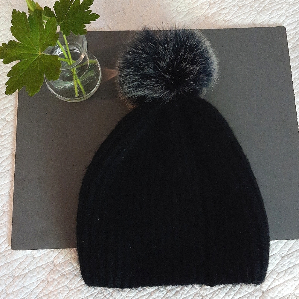Fur pompom. - Picture 3 of 3